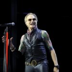 David Lee Roth Joins Teddy Swims at Stagecoach for 'Jump'