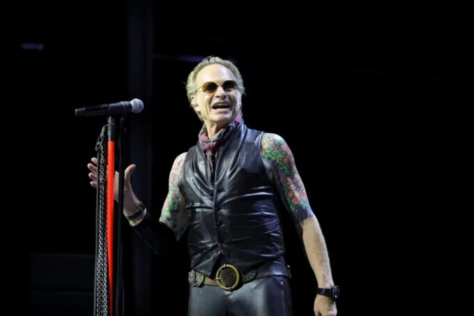 David Lee Roth Joins Teddy Swims at Stagecoach for 'Jump'