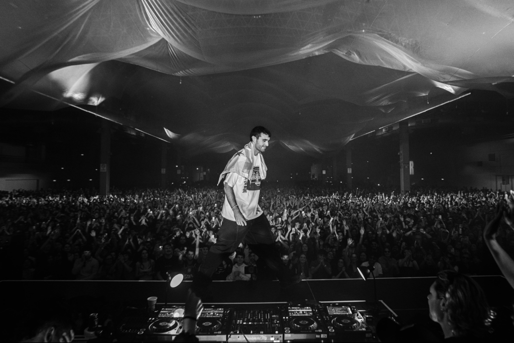 Fred again.. Releases Exclusive Images & Photos From His USB002 Tour