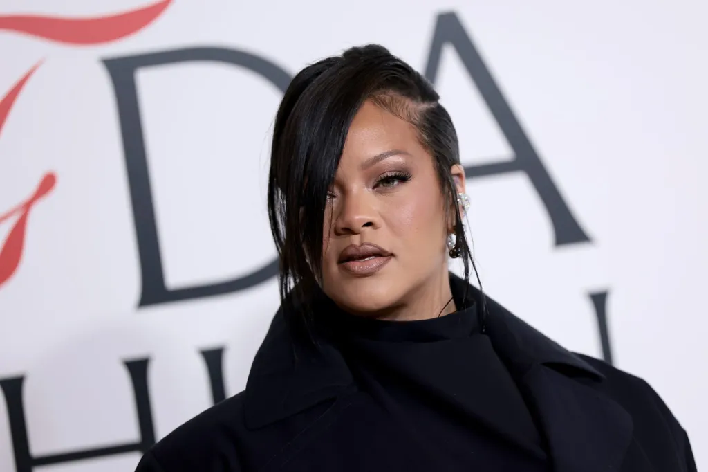 Here's How Rihanna Responded to Pregnancy Rumors