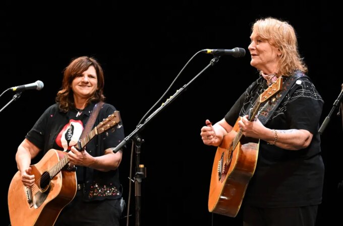 Indigo Girls' Emily Saliers on Medical Conditions Affecting Voice