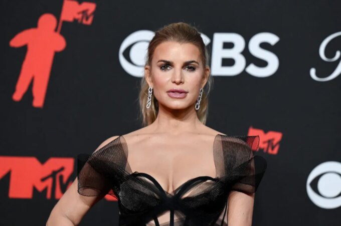 Jessica Simpson Responds to Rumors About a $1K-a-Week Tanning Habit