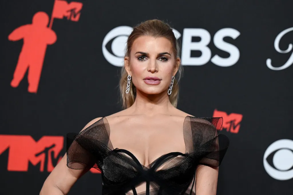 Jessica Simpson Responds to Rumors About a $1K-a-Week Tanning Habit