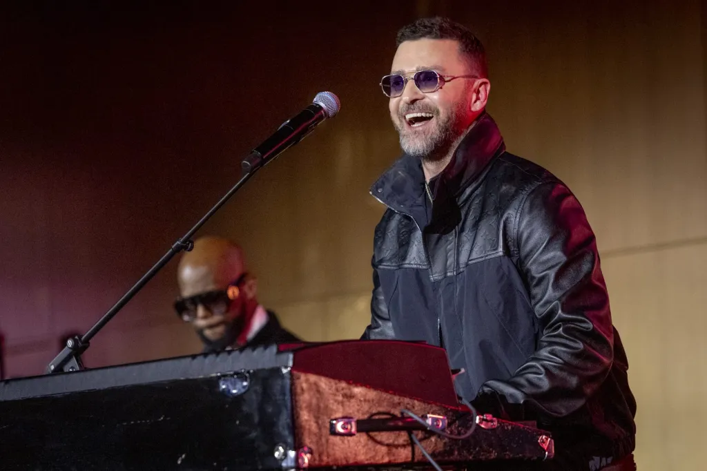 Justin Timberlake Reacts to Justin Bieber Coachella Cover