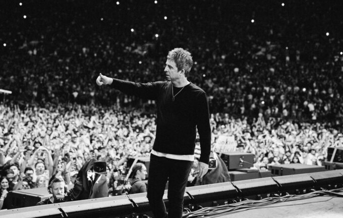 Noel Gallagher's guitar from Oasis' '(What’s The Story) Morning Glory?' sessions to go up for auction