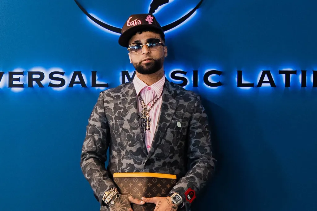 OVI Signs Deal With Universal Music Latino