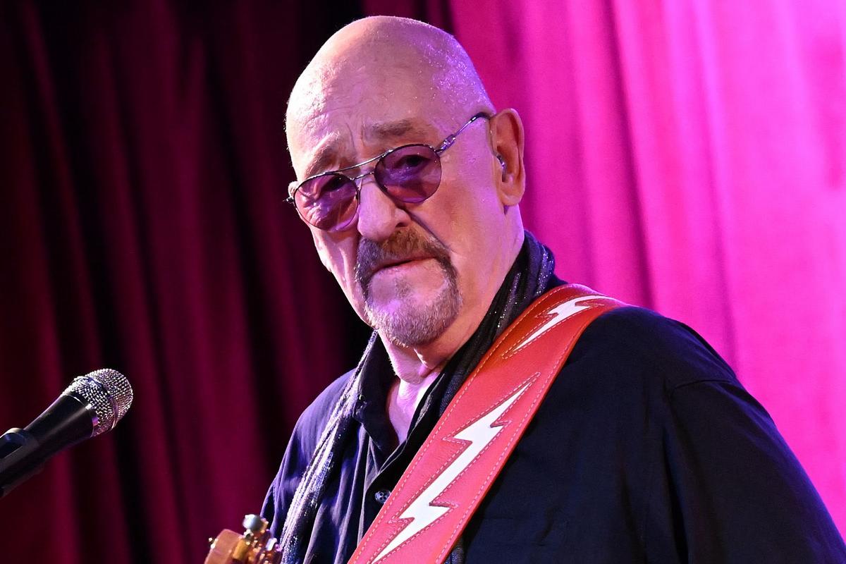 Revisiting Dave Mason's Final Concert