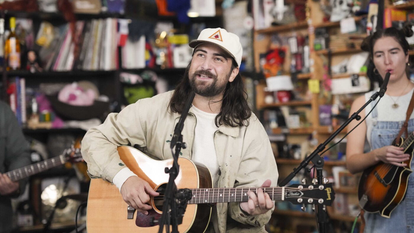 Tiny Desk Concert : NPR