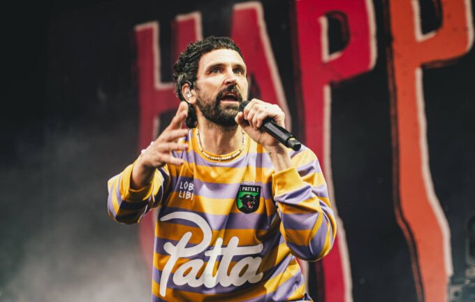 Watch Kasabian perform 'Release the Pressure' and 'Great Pretender' on 'SNL UK'