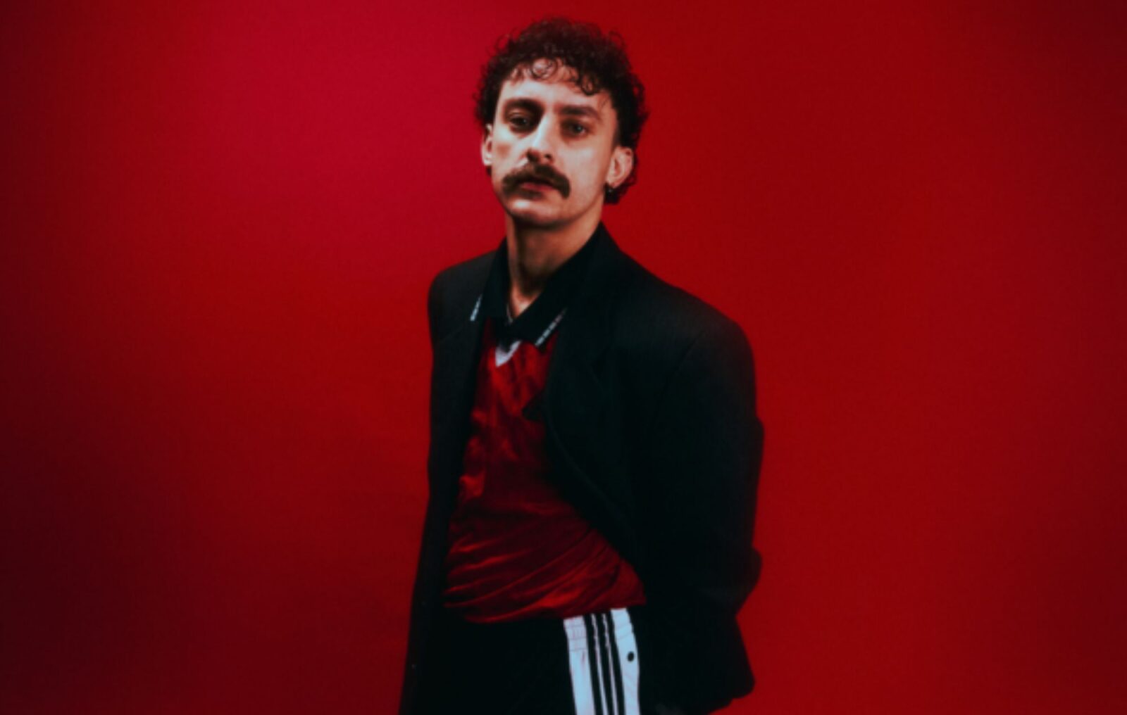 Antony Szmierek announces new album ‘Decoding Birdsong’ with hypnotic single ‘Chalk’ and UK tour dates