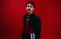 Antony Szmierek announces new album ‘Decoding Birdsong’ with hypnotic single ‘Chalk’ and UK tour dates