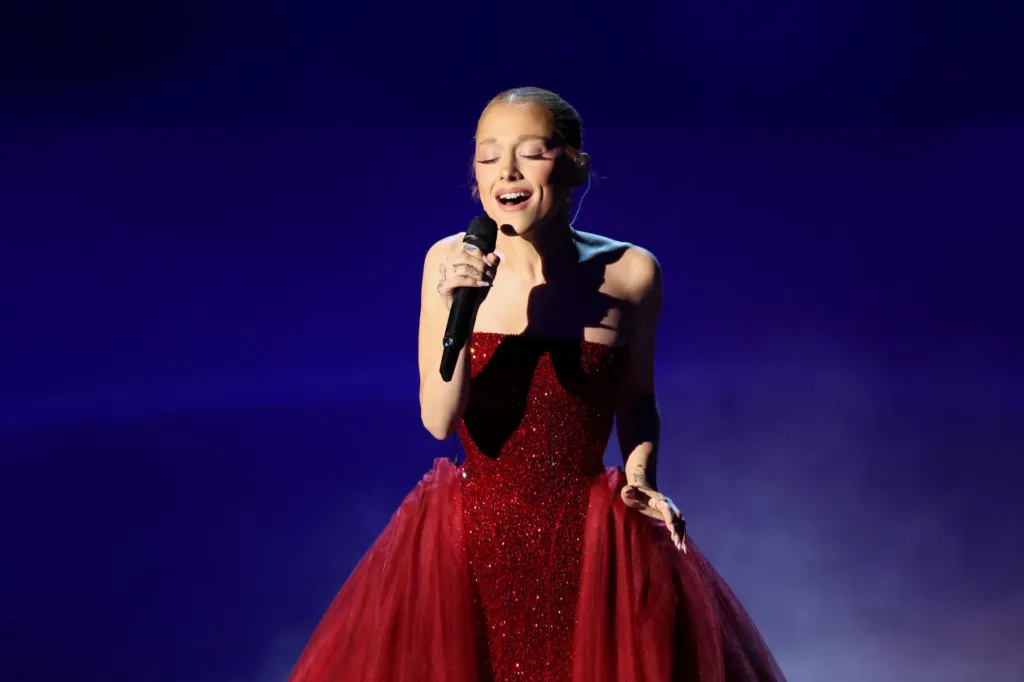 Ariana Grande's Eternal Sunshine Tour: Dream Setlist