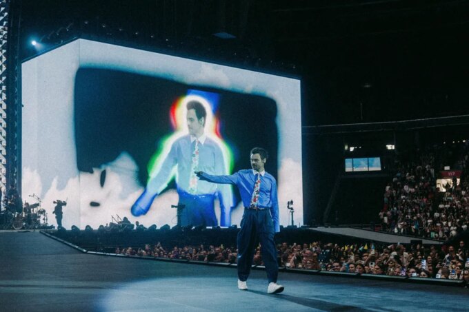 Harry Styles Shows Support for Palestinians During Amsterdam Show