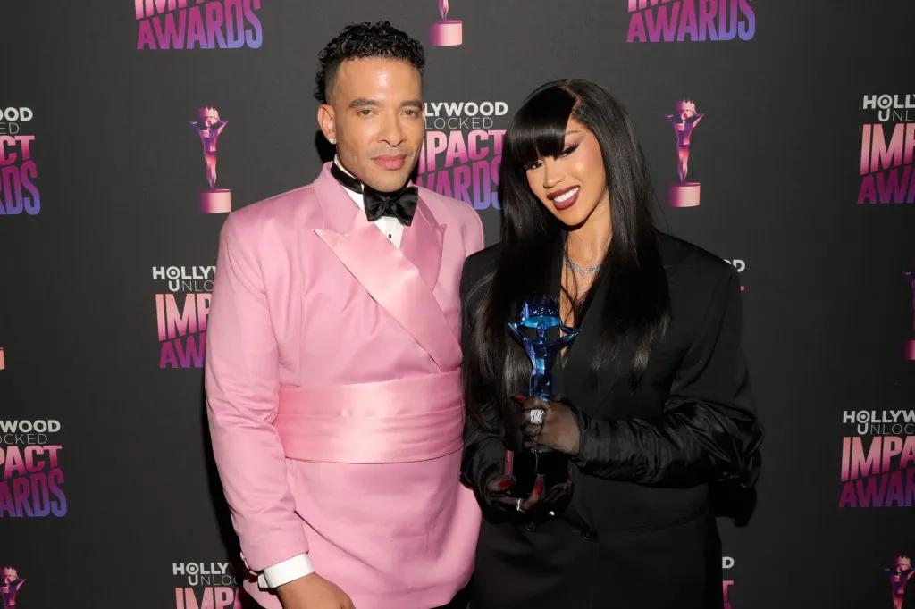 Jason Lee Says Cardi B Blasted Him About His Ariana Grande Comments
