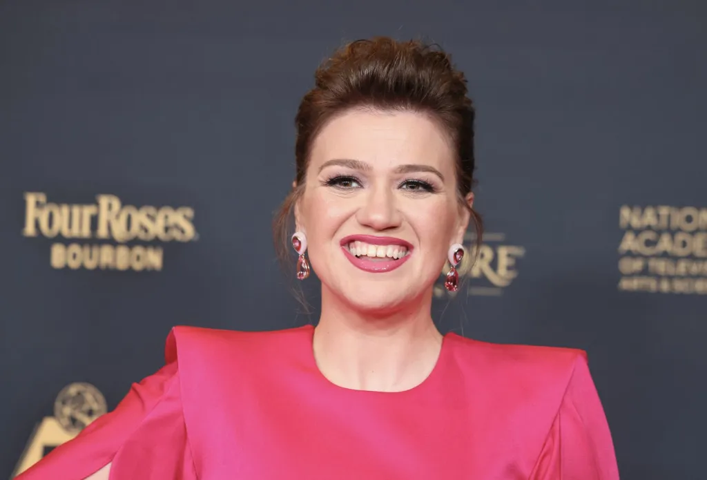 Kelly Clarkson to Return to 'The Voice' for Season 30