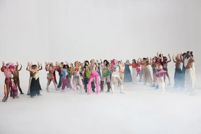 LE SSERAFIM 'BOOMPALA' Video: Behind-the-Scenes Photos