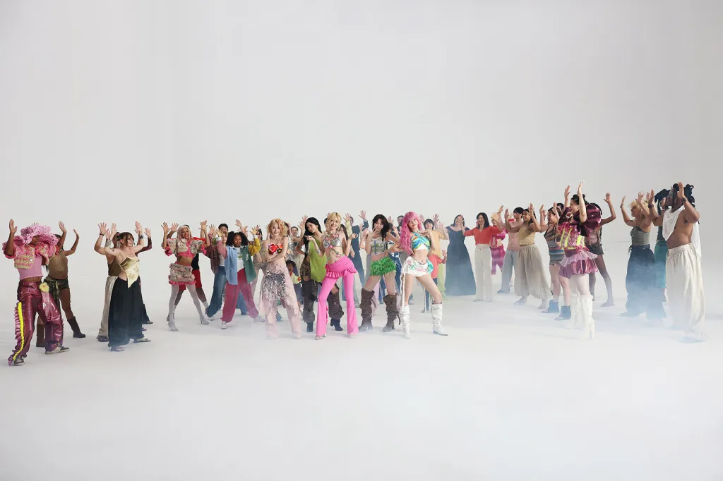 LE SSERAFIM 'BOOMPALA' Video: Behind-the-Scenes Photos