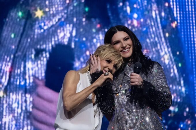 Laura Pausini Fulfills 'Dream' of Singing With Ana Torroja in Mexico