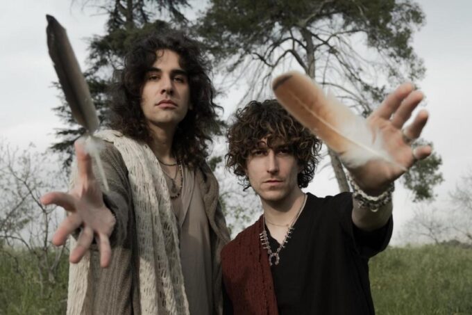 Listen to Stanley Simmons' Folky New Single 'Temporary Love'