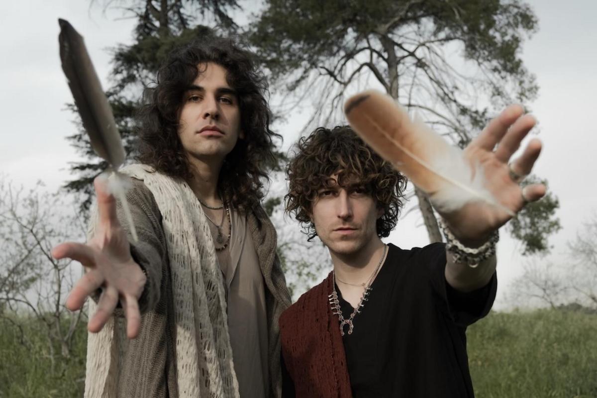 Listen to Stanley Simmons' Folky New Single 'Temporary Love'