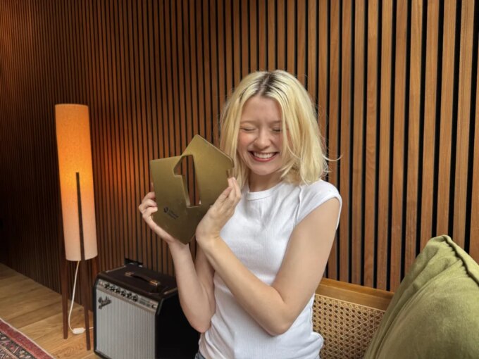 Maisie Peters Beats Michael Jackson for No. 1 Album in the U.K.