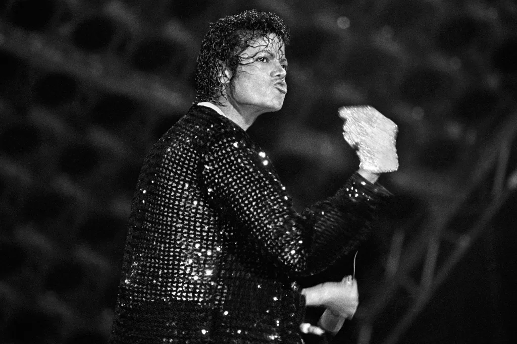 Michael Jackson's 'Thriller' Returns to No. 1 on Top R&B/Hip-Hop Albums