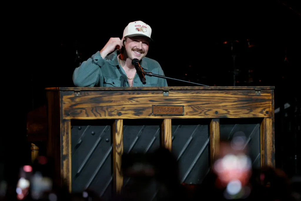 Morgan Wallen Flips Piano After 'Sand In My Boots' Glitch in Denver