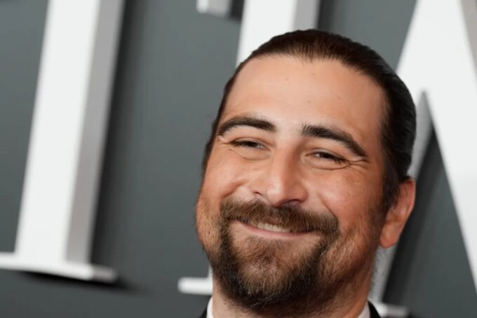 Noah Kahan Celebrates Scoring First No. 1 Album on Billboard 200