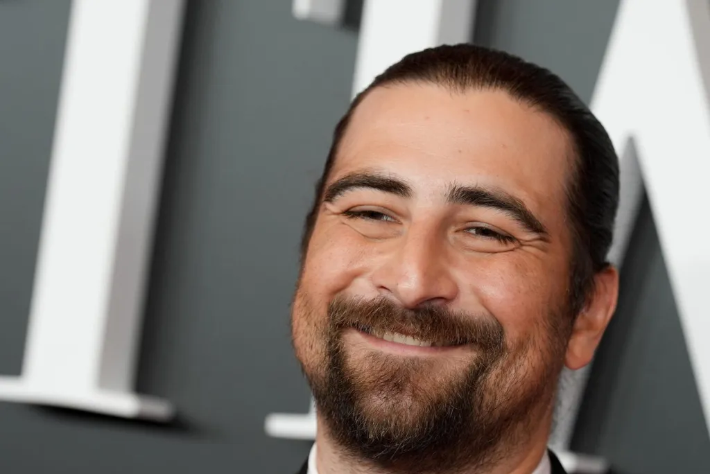 Noah Kahan Celebrates Scoring First No. 1 Album on Billboard 200