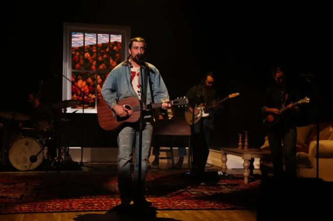 Noah Kahan Performs 'Doors' and 'The Great Divide' on SNL