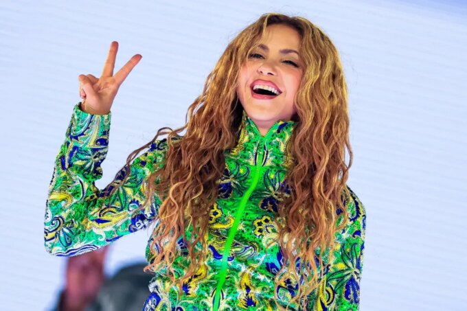 Shakira Draws 2 Million Fans to Free Copacabana Beach Concert