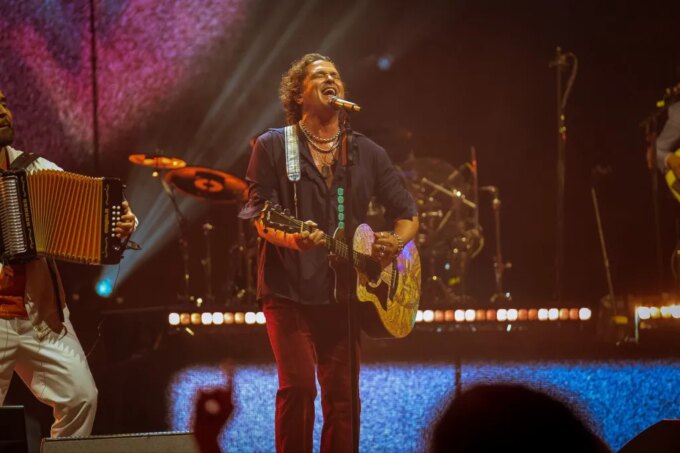 'Te Dedico' Puts Carlos Vives Back at No. 1 on Latin Airplay