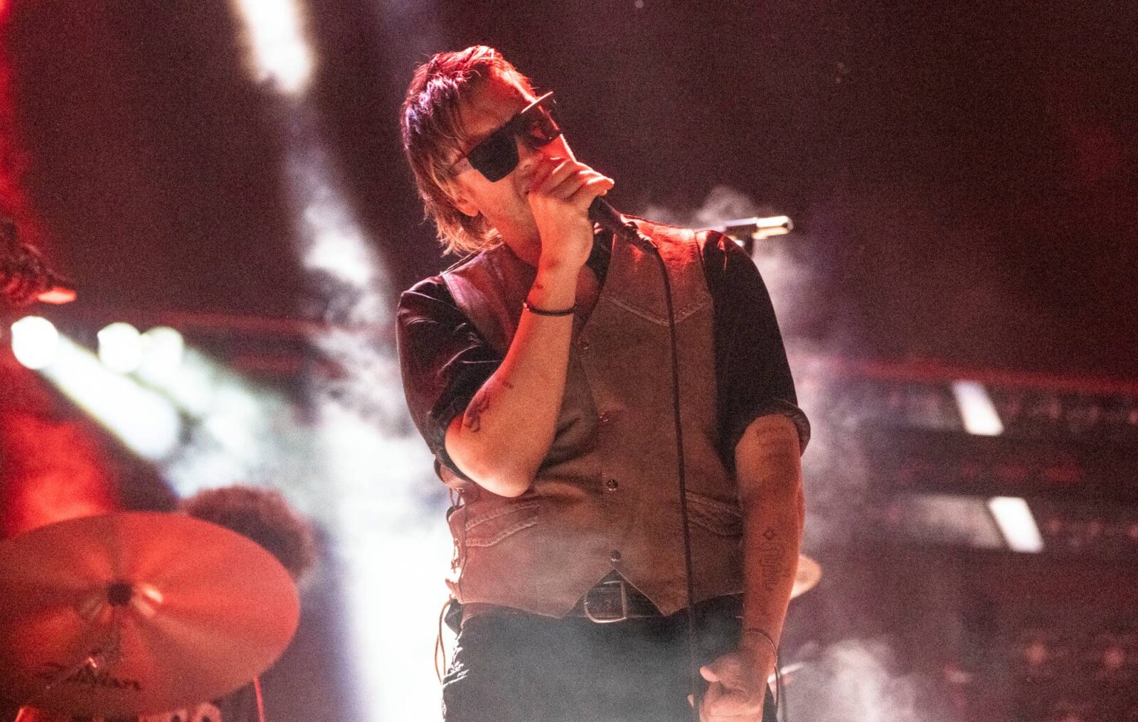 Watch The Strokes give 'Falling Out Of Love' its live debut on 'The Late Show' without Nick Valensi