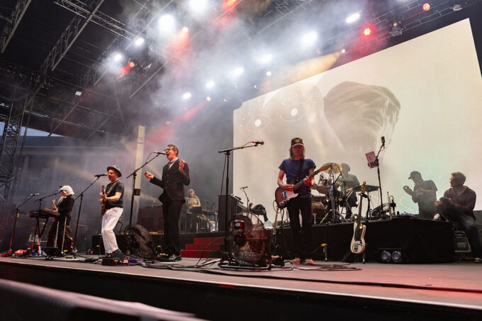 Belle and Sebastian, If You're Feeling Sinister, Piece Hall