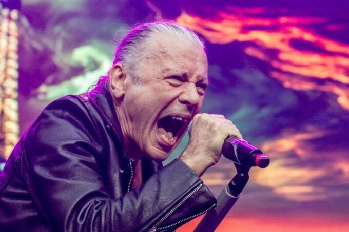 Bruce Dickinson Calls Out ‘Legends’ Who ‘Can’t Sing Anymore'