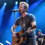 Dierks Bentley's 'Black' No. 1 on Top Country Albums: Chart Rewind 2016