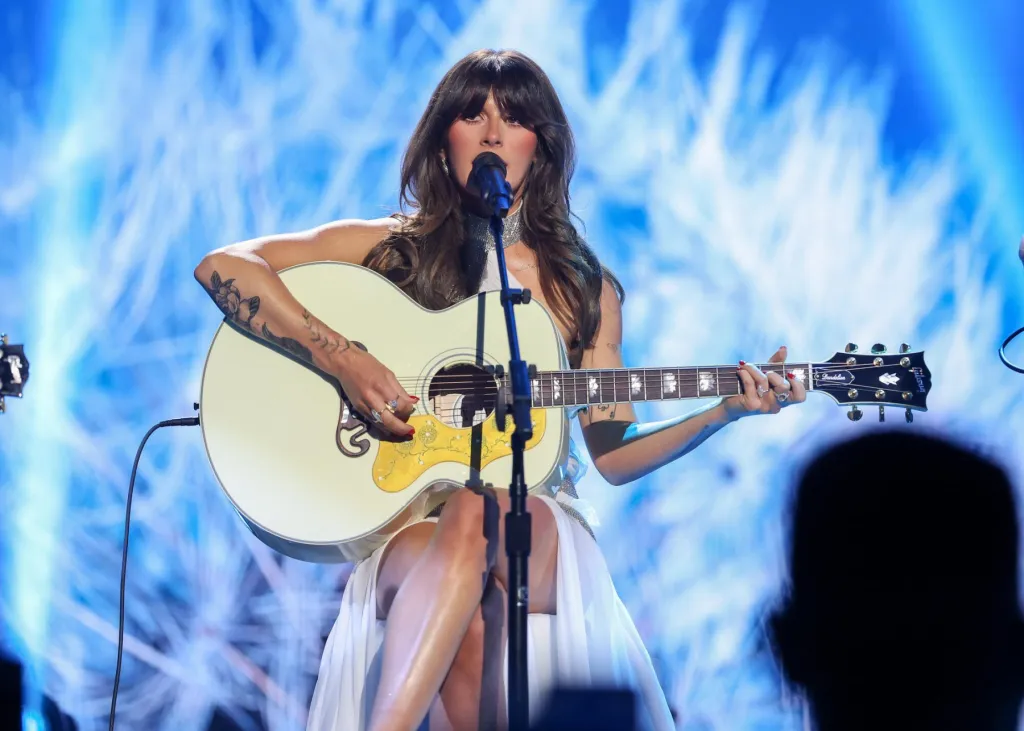 Ella Langley Covers Shania Twain's 'You're Still the One': Video
