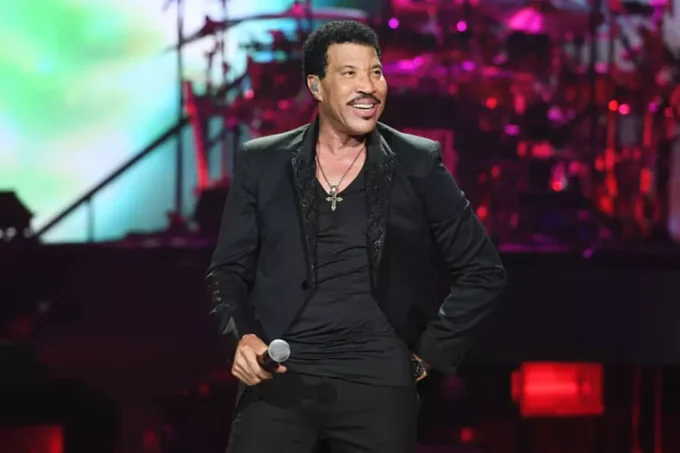 Lionel Richie Files To Trademark His Voice & Choruses Of Hit Singles