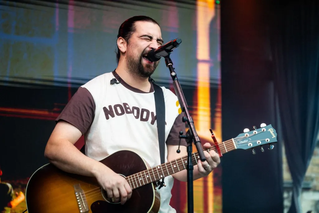 Noah Kahan Reacts to Kidz Bop Lyric Edits of 'The Great Divide'