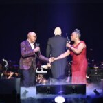 Peabo Bryson Remembered by 'Whole New World' Duet Partner Regina Belle