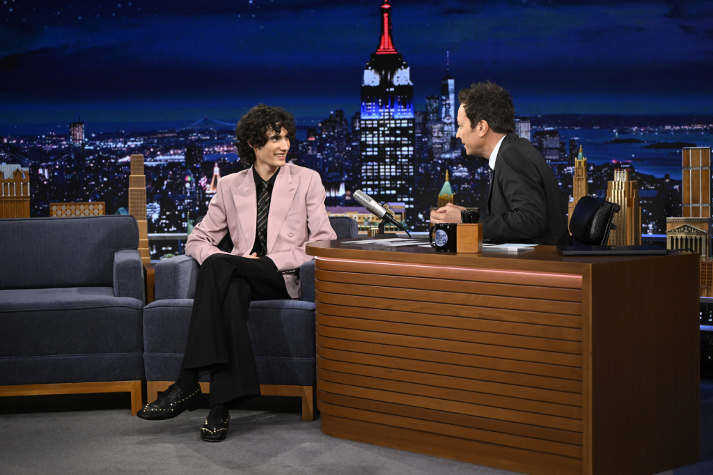 Sombr Commands the Spotlight For Late Night Performance