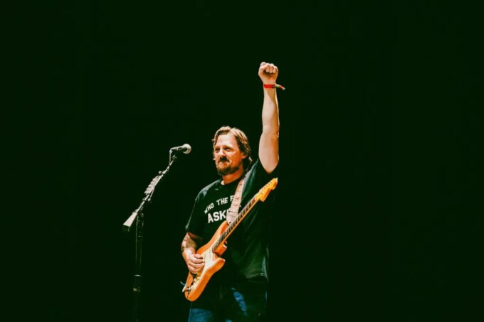 Sturgill Simpson Finally Releases 'Mutiny After Midnight' on Streaming
