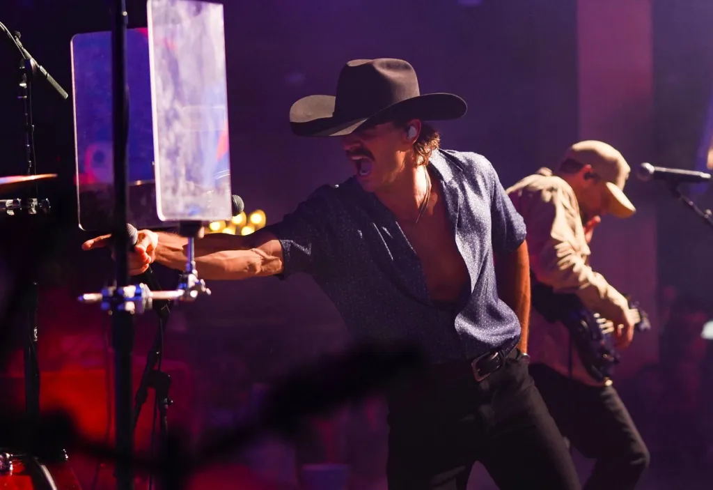 Tucker Wetmore Brings an Effervescent Energy to Billboard Country Live
