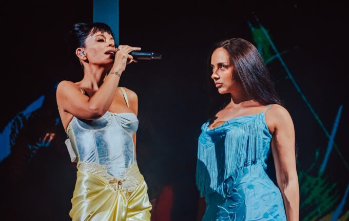 Watch JADE join Lily Allen for new 'Beg For Me' remix live debut at Mighty Hoopla