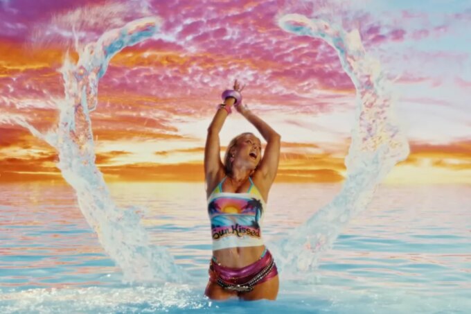 Zara Larsson’s ‘Midnight Sun’ Shines at No. 1 on Pop Airplay Chart